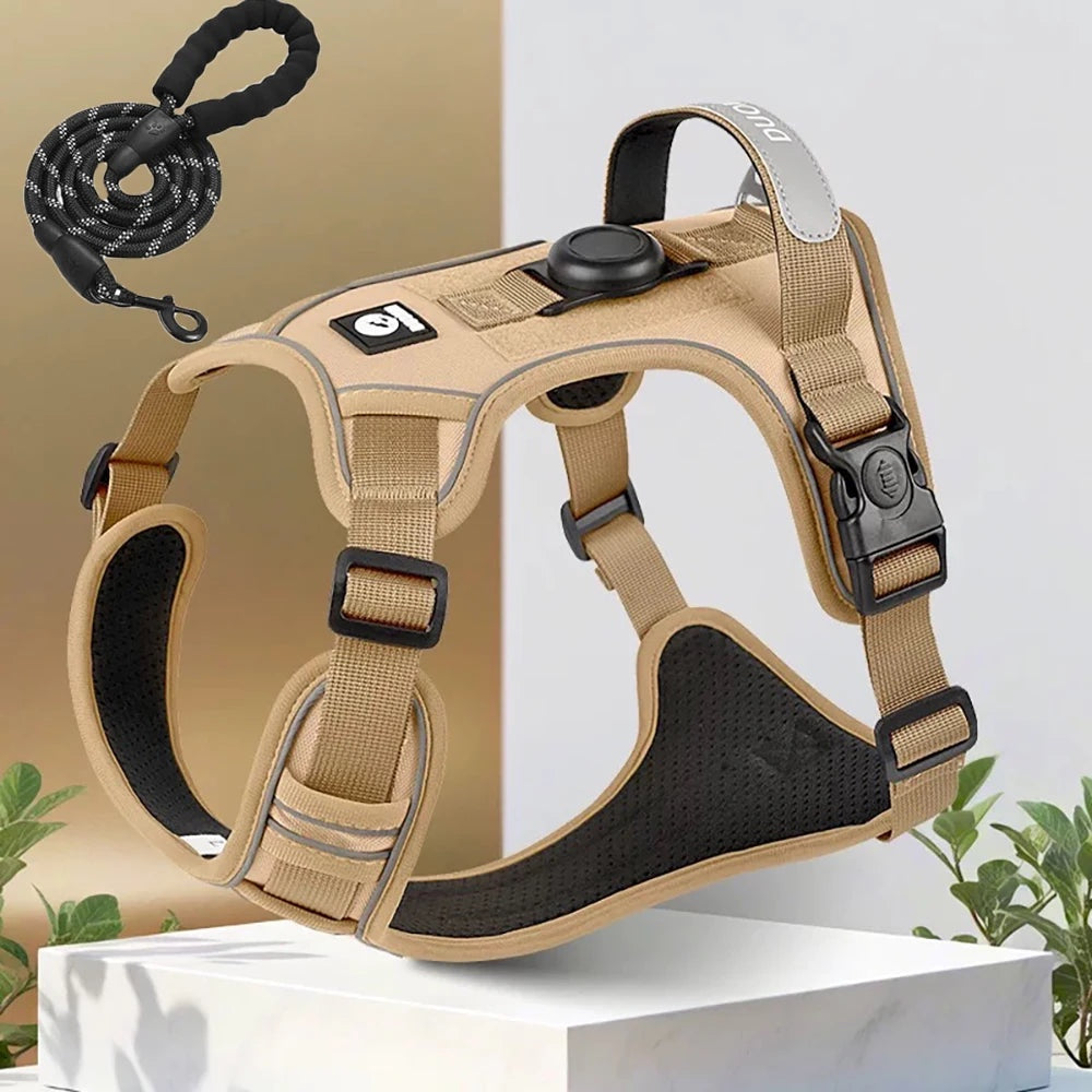 Harnais tactique beige Compagnon & Co avec support AirTag, bandes réfléchissantes et laisse assortie pour grand chien